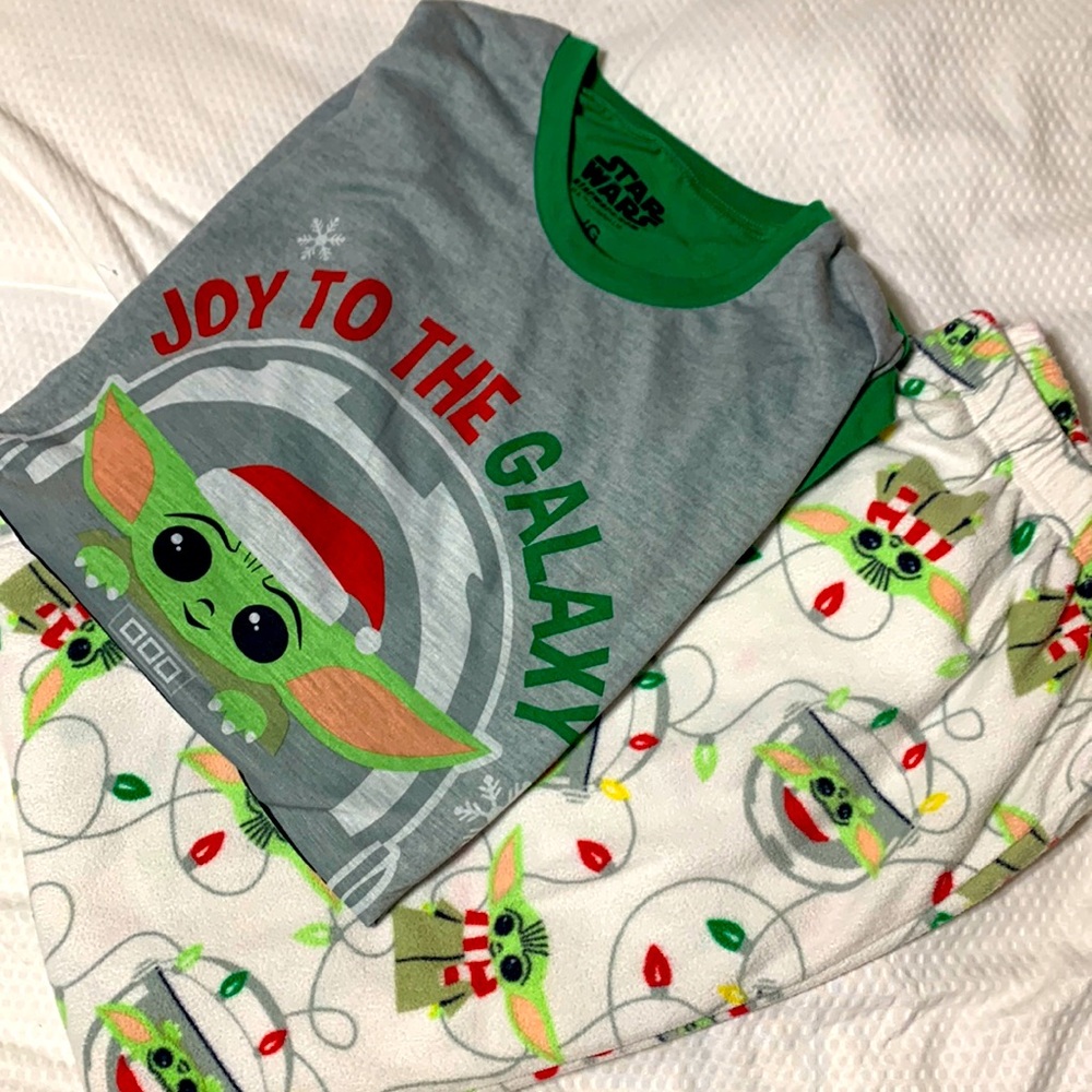Men’s size L, baby Yoda Christmas pajamas set
